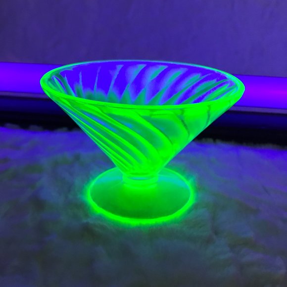 Vintage Other - Vaseline Uranium Federal Glass Swirl Dessert Cup #54